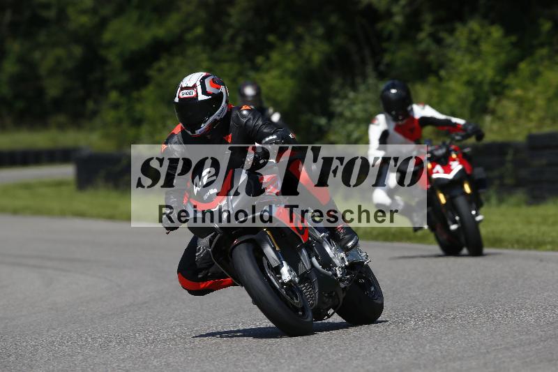 /Archiv-2024/29 12.06.2024 MOTO.CH Track Day ADR/Gruppe blau/42